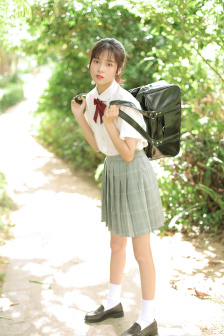 班长撕我衣服揉我胸好爽